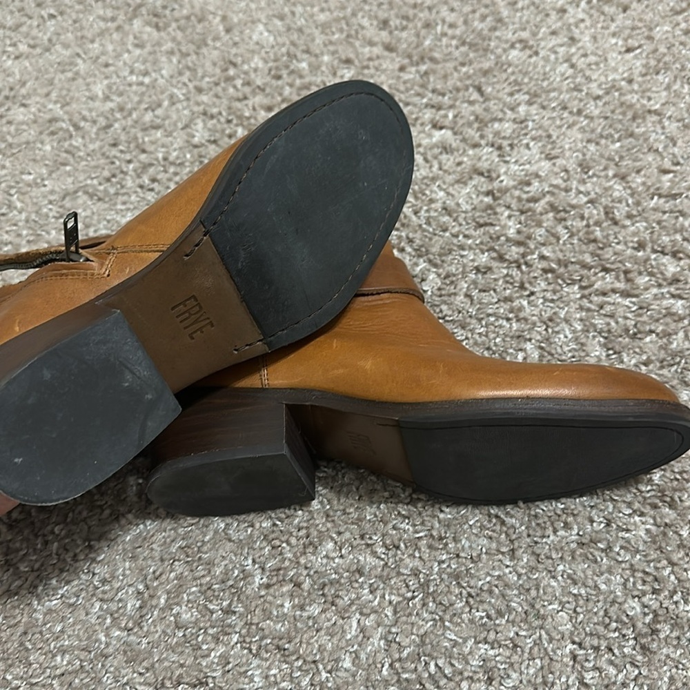 FRYE - Picture 10 of 10